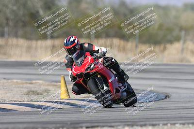 media/Dec-01-2025-Moto Forza (Mon) [[2daa91e15f]]/1-Advanced Group/Session 3 (Turn 3)/